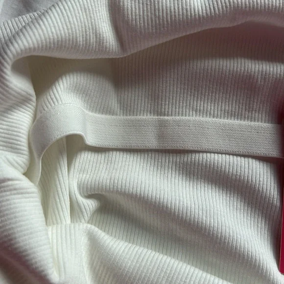 EDIKTED BRAND NEW TOP NEVER WORN - Picture 5 of 6